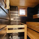 Hytoenen 2 By Interhome Äkäslompolo